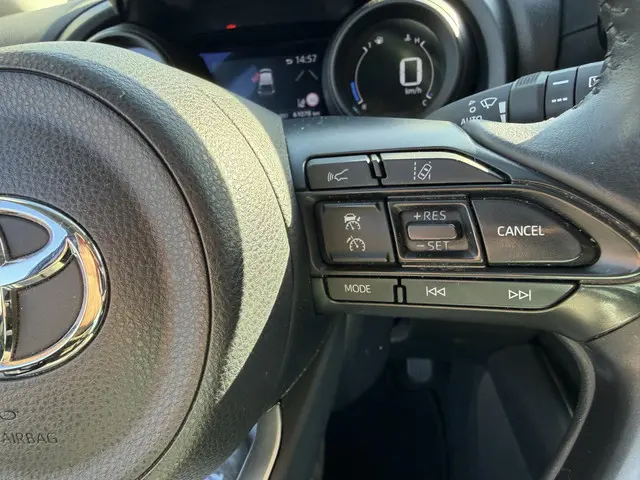 Toyota Yaris 1.5 Hybrid Dynamic 2020 Hybride Benzine 12