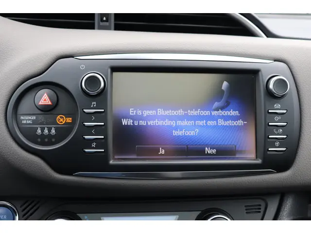 Toyota Yaris 1.5 Hybrid Bi-Tone, 2017 Hybride Benzine 27