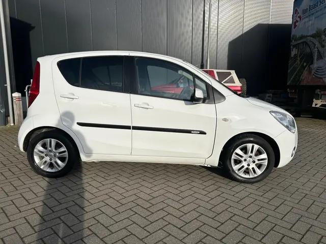 Opel Agila 1.2 Edition 2012 Benzine 4