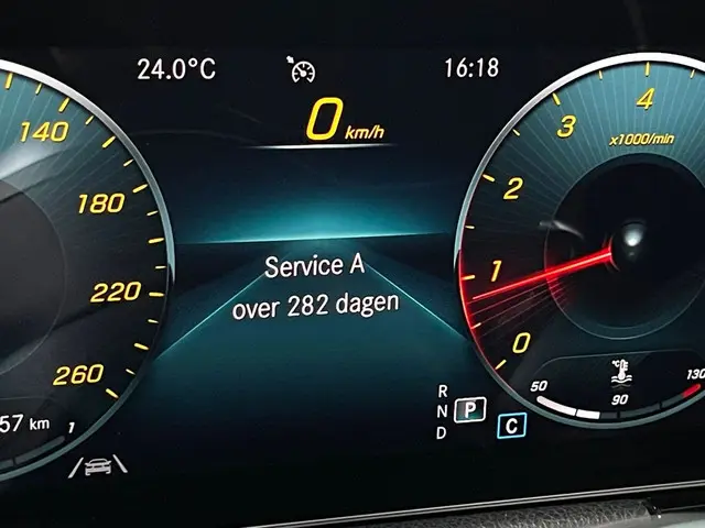 Mercedes-Benz B-Klasse 180 Bus. Sol. AMG 2019 Benzine 24