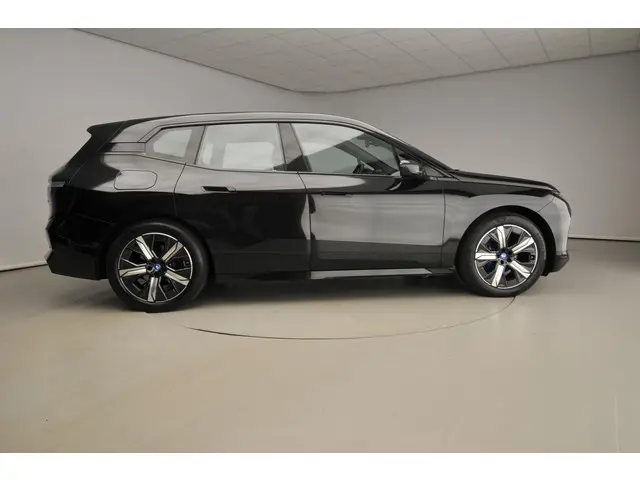 BMW iX xDrive50 2025 Elektrisch 4