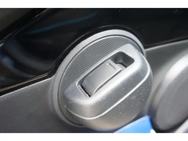 Peugeot 107 1.0 Active * Airco * LM Velgen * 2012 Benzine 4