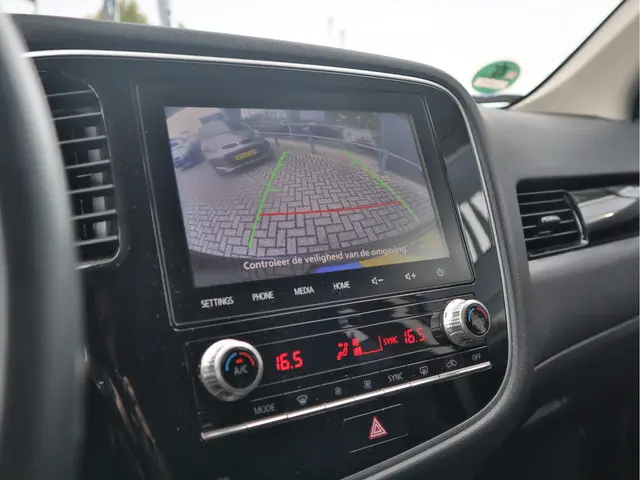 Mitsubishi Outlander 2.4 PHEV Pure 2021 Hybride Benzine 18