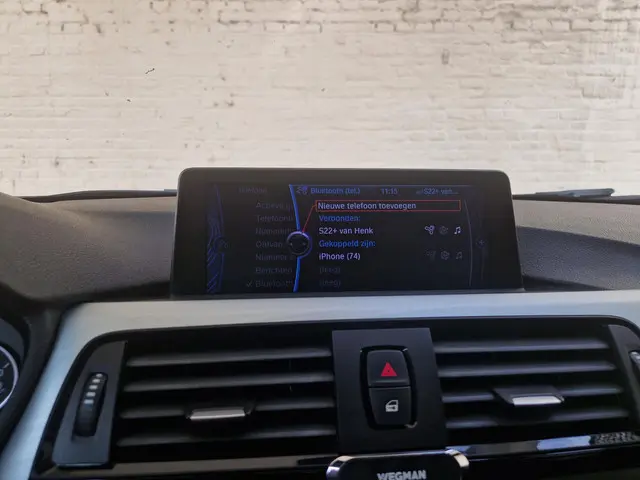 BMW 3 Serie 328i Executive 2012 Benzine 36