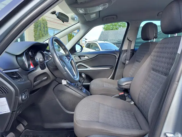 Opel Zafira Tourer 1.4 Design Edition 7p. 2014 Benzine 4