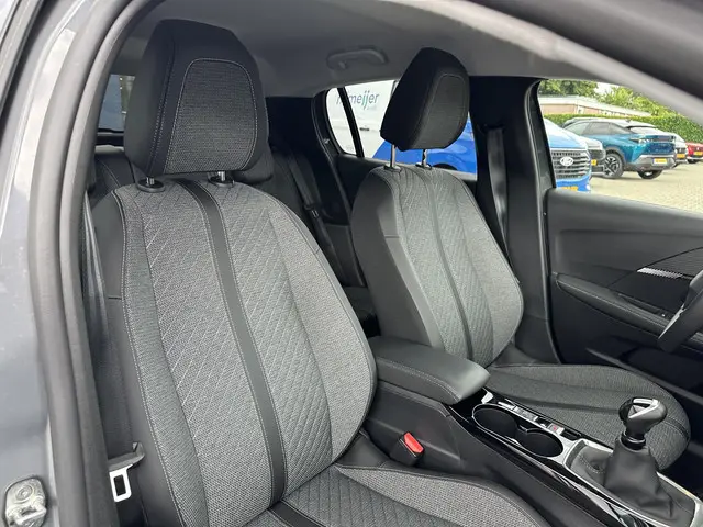 Peugeot 208 1.2 Turbo 100 PK Allure 2024 Benzine 39