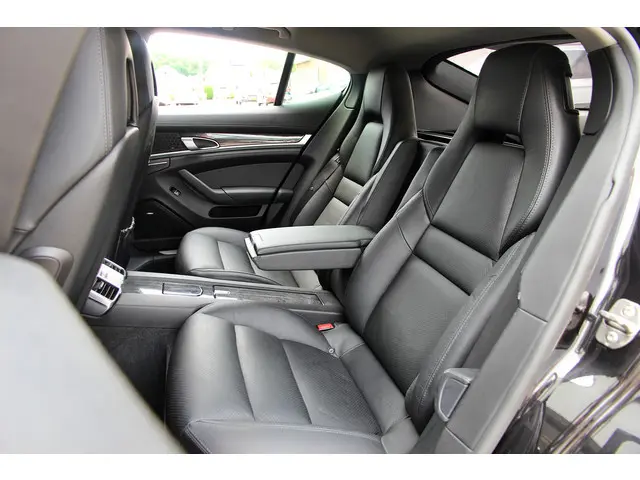 Porsche Panamera 4.8 S 2012 Benzine 16