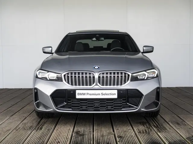 BMW 3 Serie Sedan 330e 2023 Hybride Benzine 3