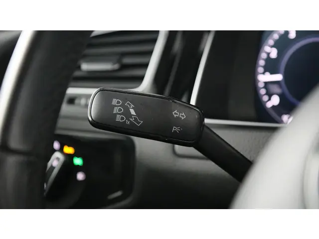 Volkswagen Golf 1.0 TSI 110pk Highline 2017 Benzine 22