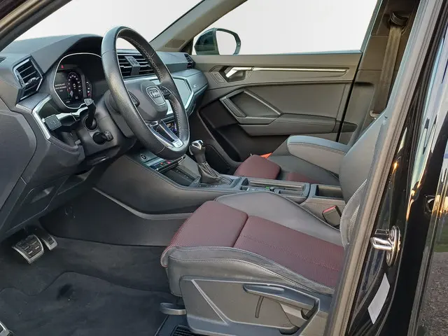 Audi Q3 35 TFSI S edition 2021 Hybride Benzine 22