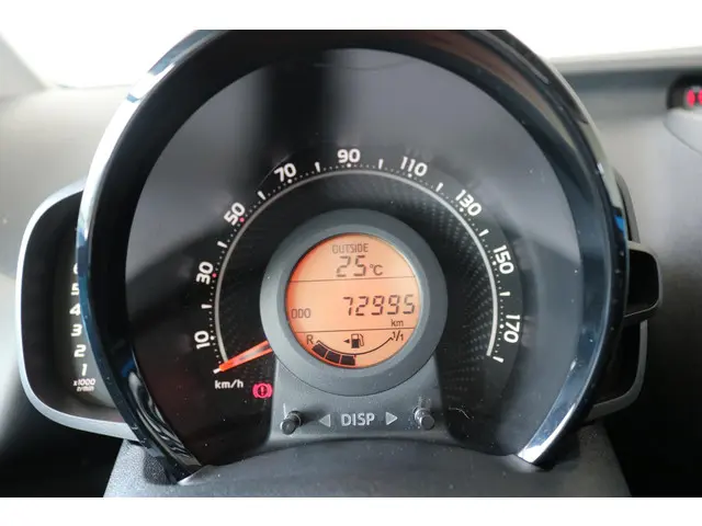 Toyota Aygo 1.0 VVT-i x-play Cabrio, 2019 Benzine 26