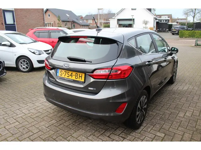 Ford Fiesta 1.0 EcoBoost Hybride Titanium 2023 Benzine 6