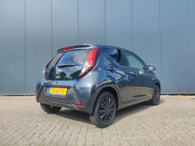 Toyota Aygo 1.0 VVT-i x-fun 2018 Benzine 6