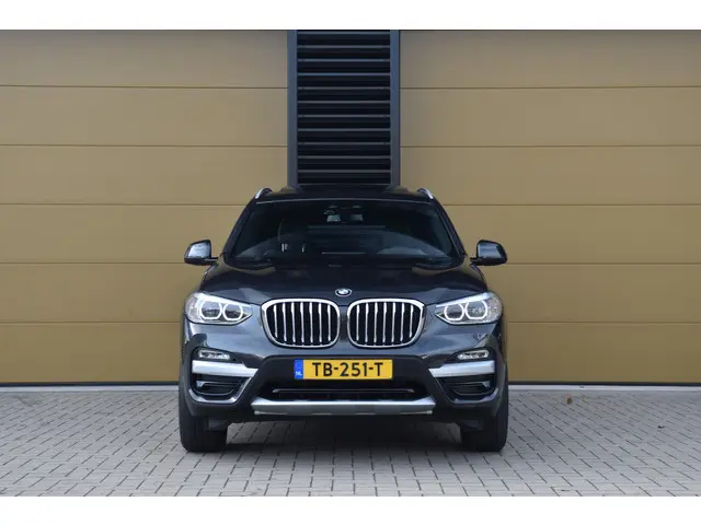 BMW X3 xDrive20i High Executive 2018 Benzine 4