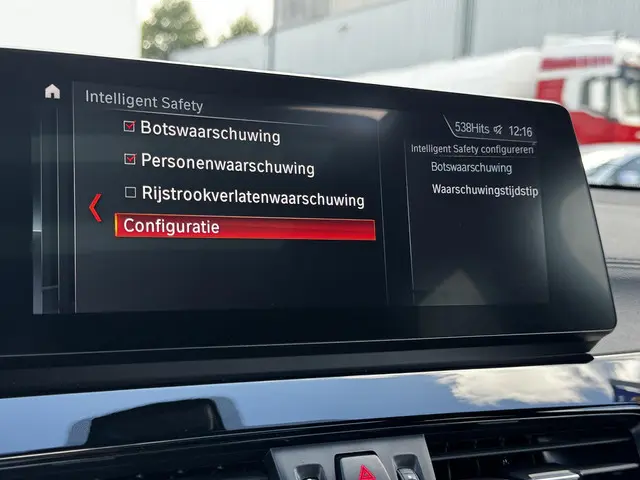 BMW X2 sDrive20i High Executive 2023 Benzine 23