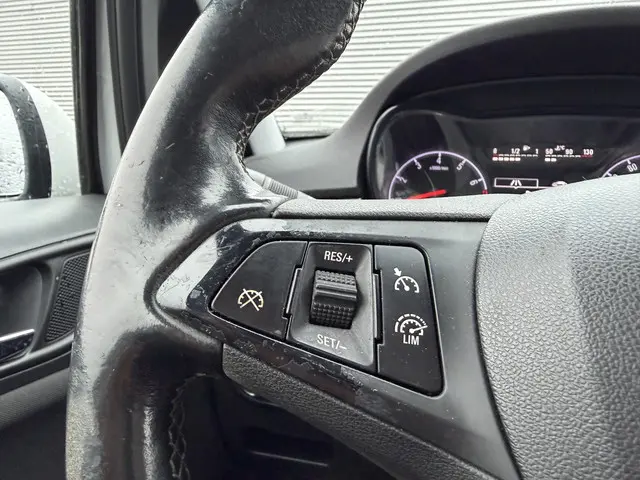 Opel Corsa 1.4 Online Edition 2018 Benzine 13