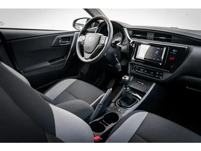 Toyota Auris 1.3 Now RIJKLAAR INCL:GARANTIE 2018 Benzine 3