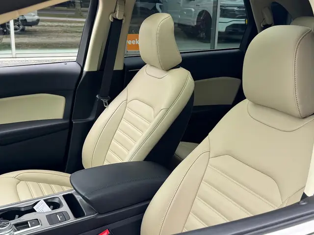 Ford Edge 2.0L SEL AWD Full-Options 2024 Benzine 23