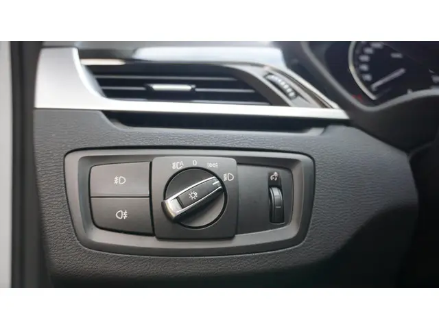 BMW X1 sDrive18i 140pk High Executive 2019 Benzine 42