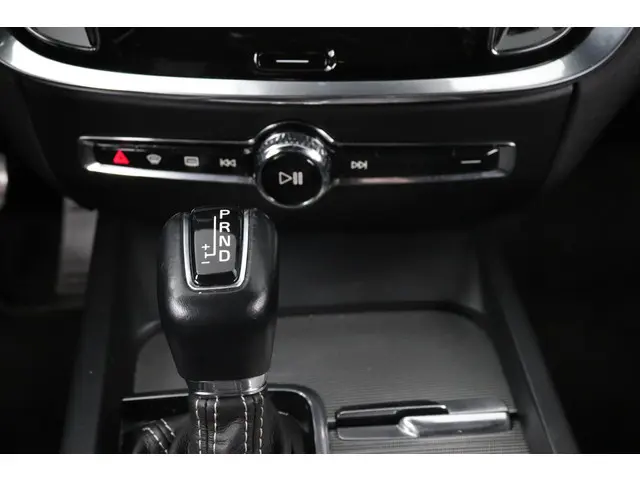 Volvo S60 2.0 T4 R-Design 2020 Benzine 18