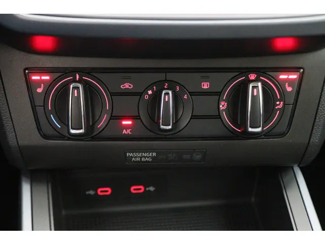 SEAT Arona 1.0 TSI Style Business Intense 2021 Benzine 40
