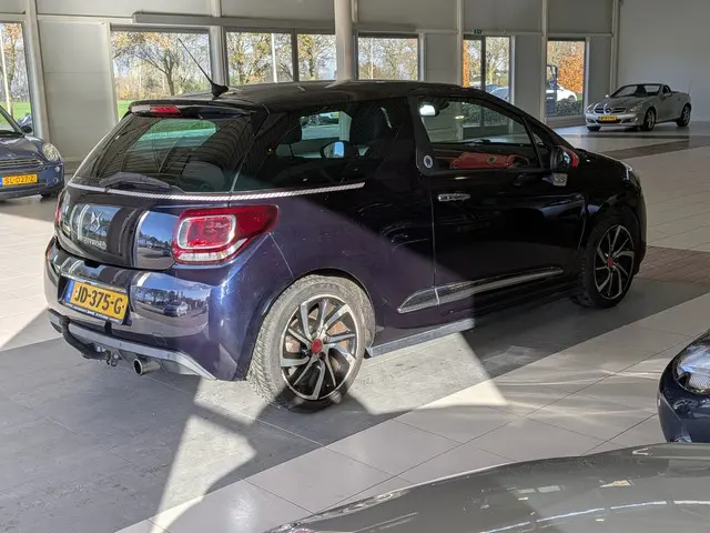 DS DS 3 1.2 PureTech Inès de la Fressange 2016 Benzine 4