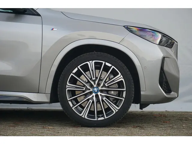 BMW X1 xDrive25e 2025 Hybride Benzine 6