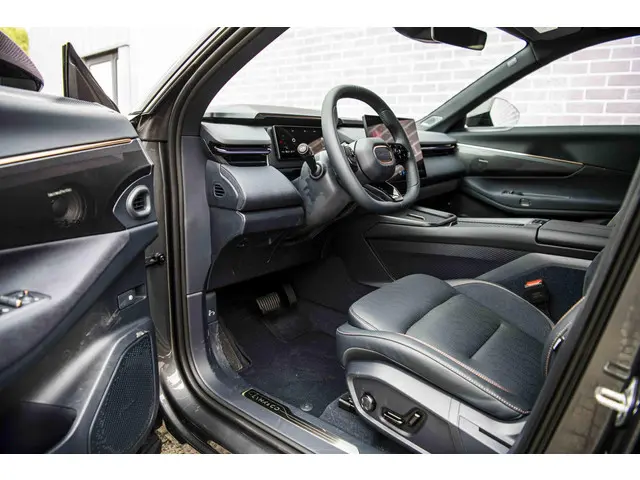 Lynk & Co 08 1.5 More 2026 Hybride Benzine 18