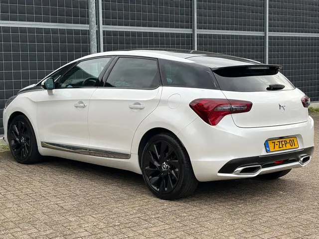 Citroën DS5 1.6 | 156PK | So Chic | automaat | pano | 2014 Benzine 4