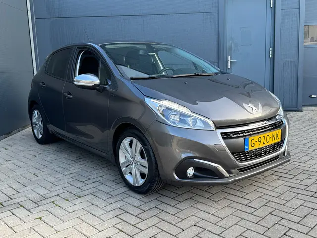Peugeot 208 1.2 PureTech Signature / Navi / Nap 2019 Benzine 3