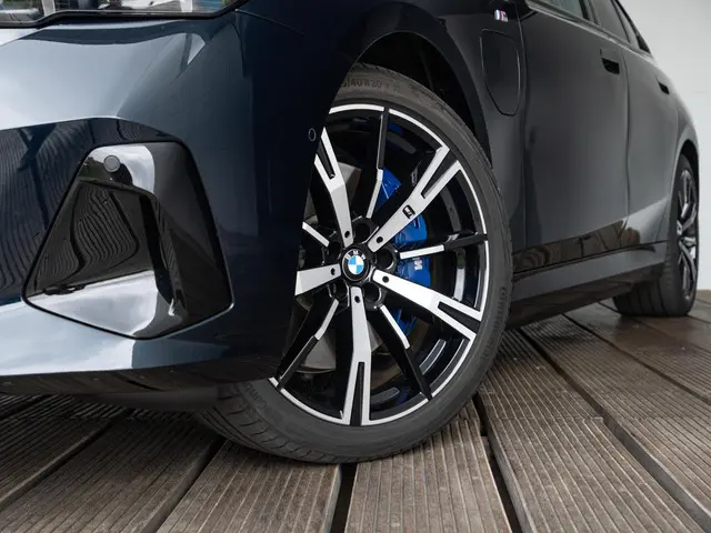 BMW 5 Serie Sedan 550e xDrive 2025 Hybride Benzine 16