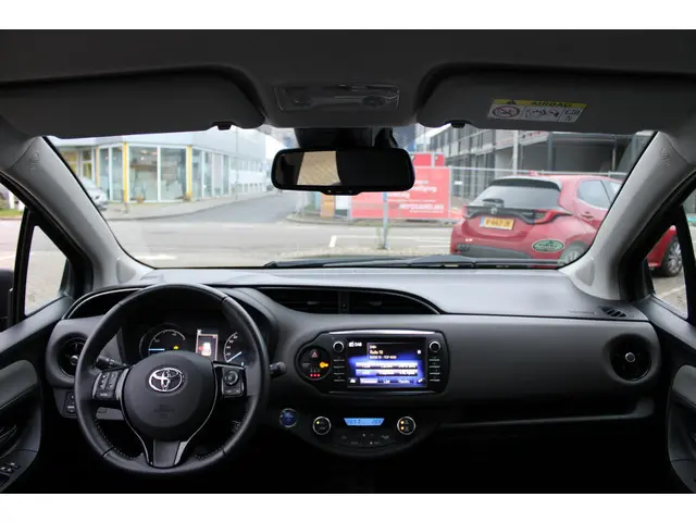 Toyota Yaris 1.5 Hybrid Dynamic 2018 Hybride Benzine 26