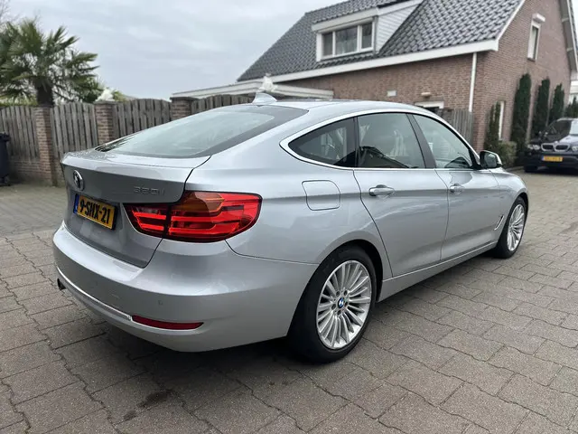 BMW 3 Serie Gran Turismo 320i Luxury Line 2013 Benzine 13