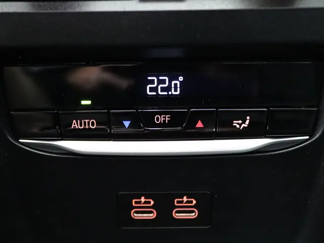 BMW 3 Serie 320i Sedan 2026 Benzine 24