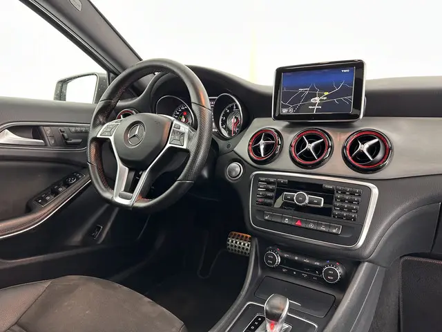 Mercedes-Benz GLA AMG 45 4MATIC 2015 Benzine 7