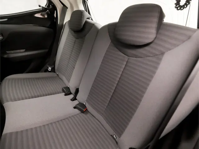 Toyota Aygo 1.0 VVT-i x-play limited 2019 Benzine 14
