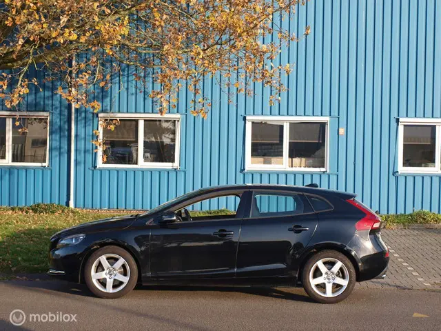 Volvo V40 T3 150pk Momentum 2013 Benzine 4