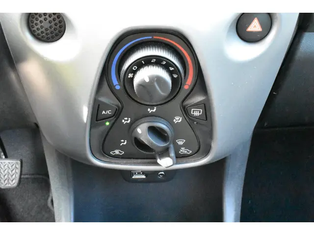 Toyota Aygo 1.0 VVT-i x-play 2020 Benzine 16