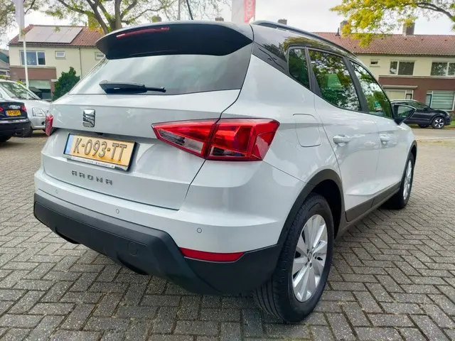 SEAT Arona 1.0 TSI Style Business Intense 2021 Benzine 2