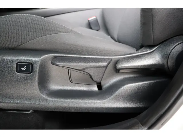 Toyota C-HR 1.8 Hybrid Dynamic, 2018 Hybride Benzine 20
