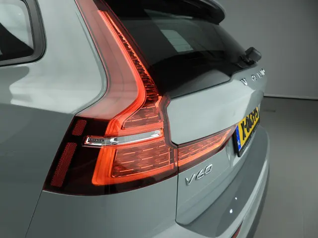 Volvo V60 2.0 B3 Essential Edition 2024 Benzine 36