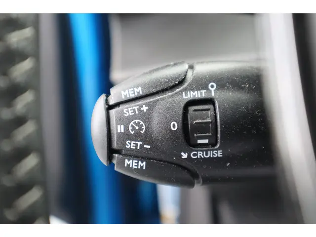 Peugeot 2008 1.2 PT ACTIVE PACK 130PK 2021 Benzine 27