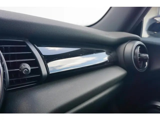 MINI 3-Deurs Cooper 2019 Benzine 18