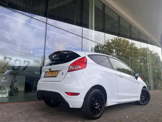 Ford Fiesta 1.25 ST LINE 82 PK 2012 Benzine 3