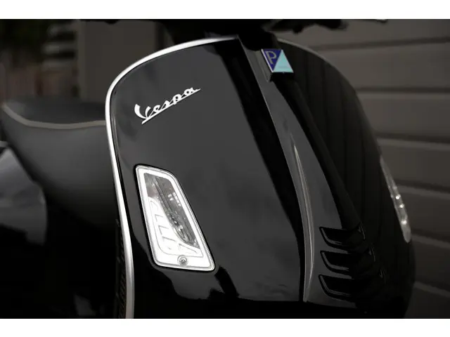 Vespa GTS 300 HPE 2022 Benzine 7