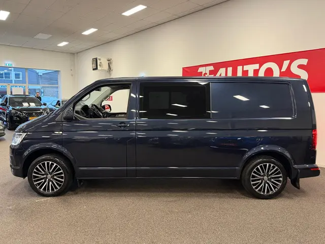 Volkswagen Transporter 2.0 TDI L2H1 DC 2018 Diesel 2