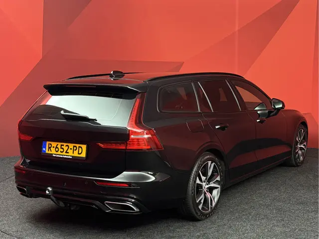 Volvo V60 2.0 B4 R-Design 2022 Hybride Benzine 2