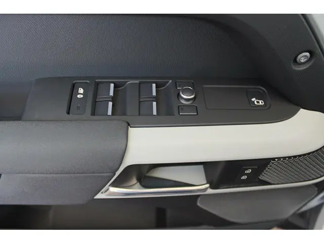 Land Rover Defender D240 110 S 7 Seater 2020 Diesel 30