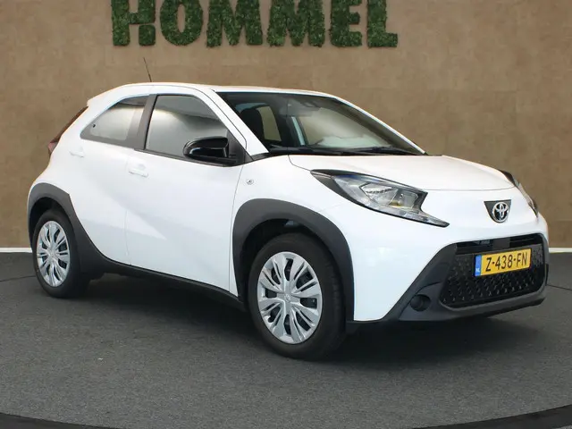 Toyota Aygo X 1.0 VVT-i MT Play 2024 Benzine 12