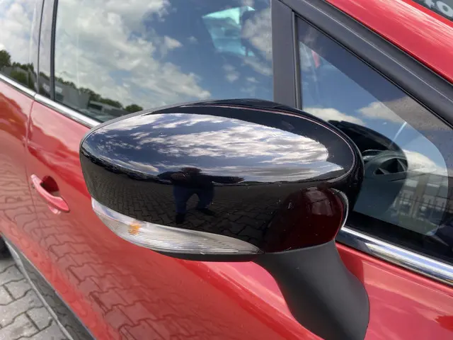 Renault Clio 0.9 TCe Limited 2018 Benzine 6